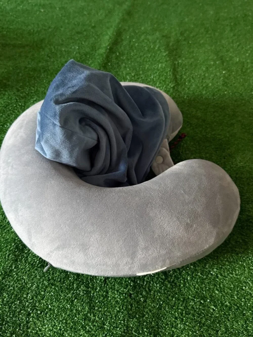 High Sierra Hooded Travel Neck Pillow Memory Foam Gray Cold Draft Light Blocker